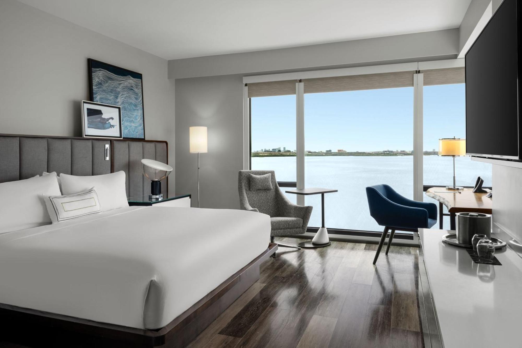 Deluxe King Room with Sunset and Water Views